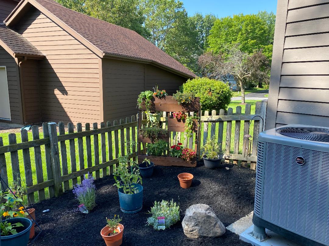 Pallet Planter & Garden – After